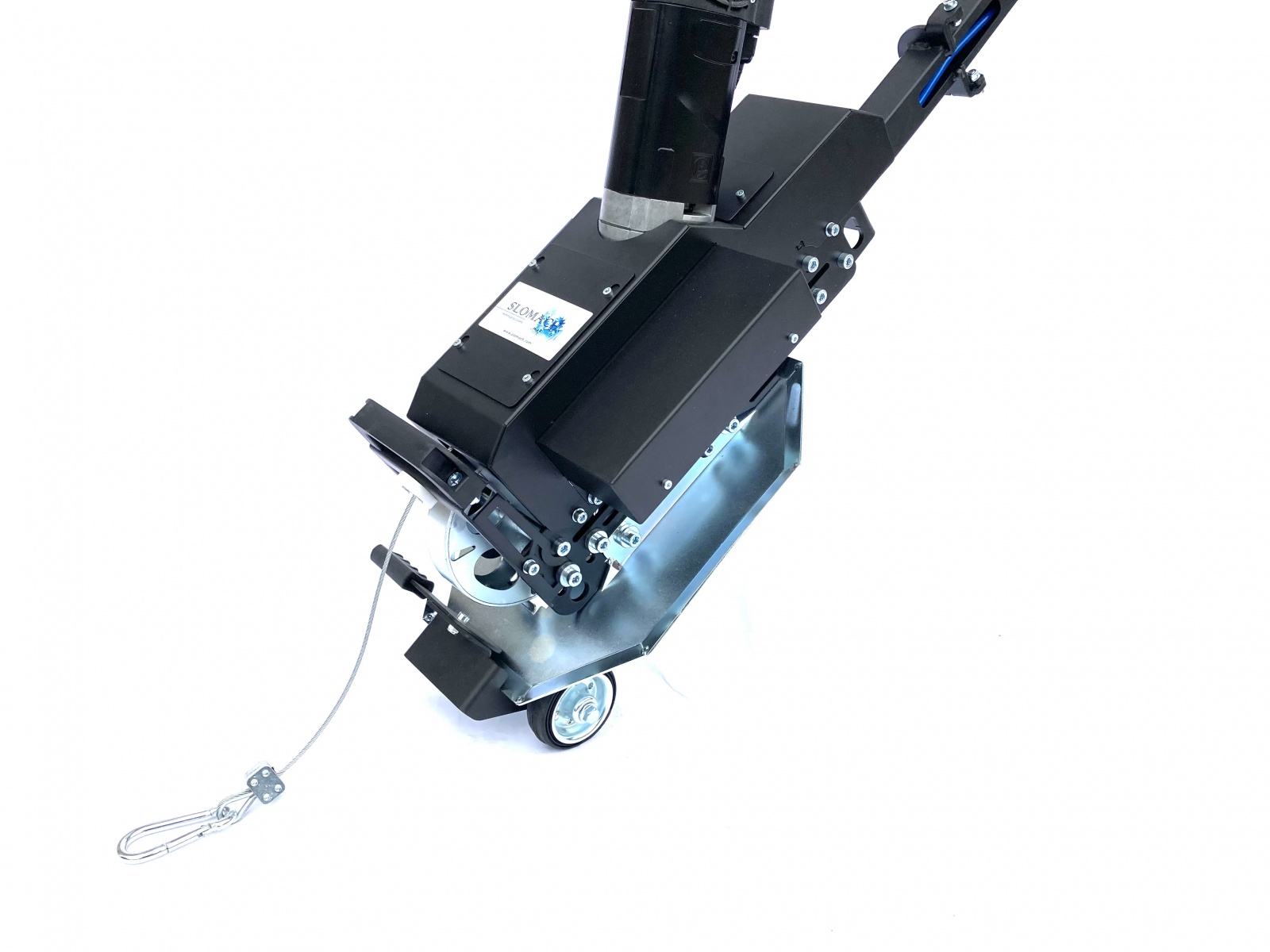 ČISTILEC NALEŽNIH LETEV LASERSKIH REZALNIKOV